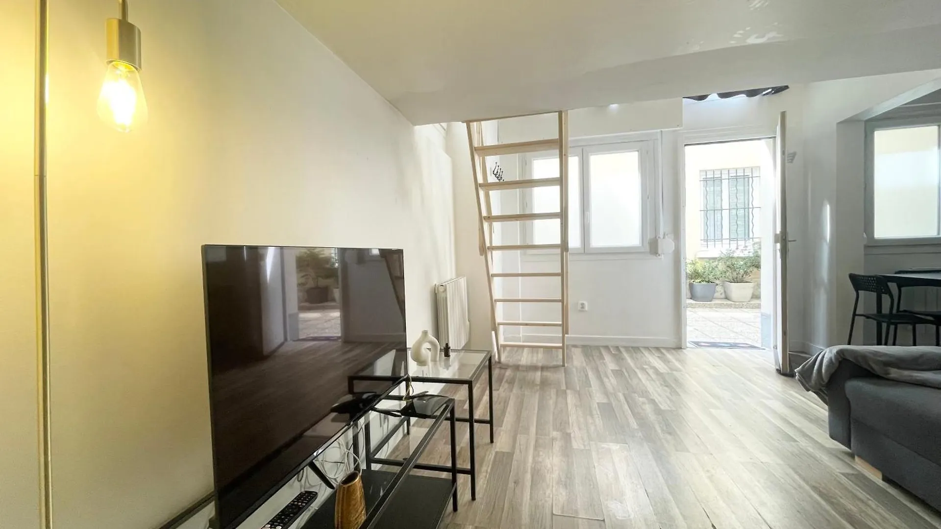 Homely & Charming Parisian Duplex - Near Marais Apartment Paris