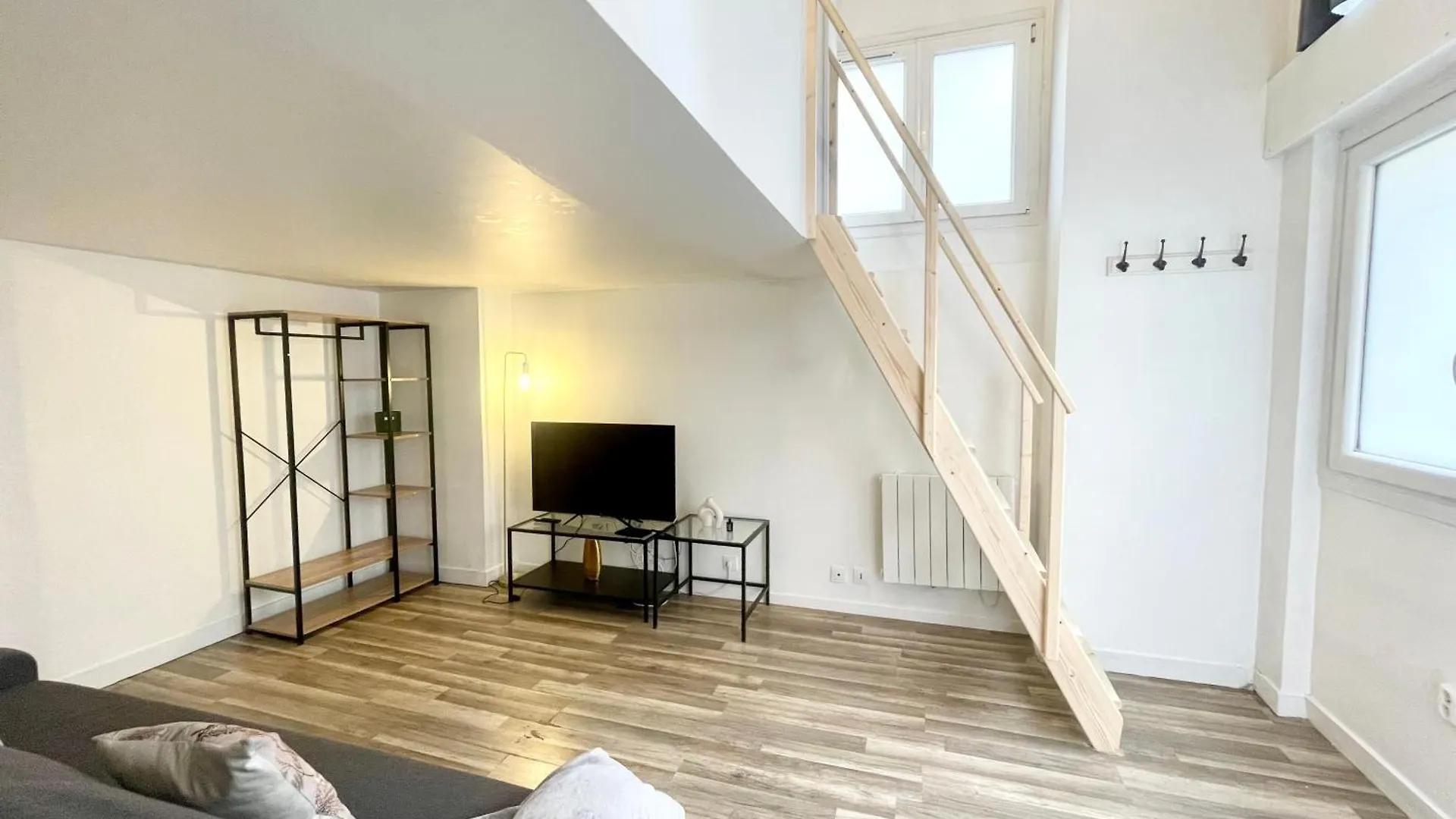 Homely & Charming Parisian Duplex - Near Marais France
