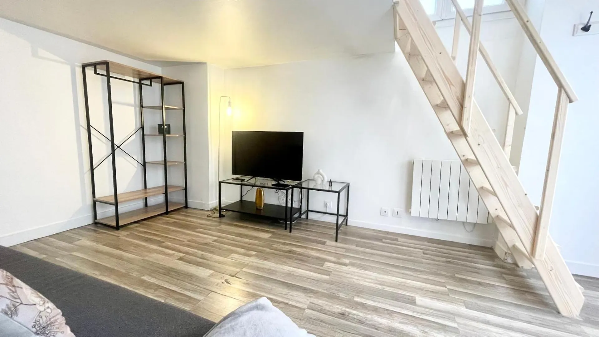 Homely & Charming Parisian Duplex - Near Marais 0*, Paris France