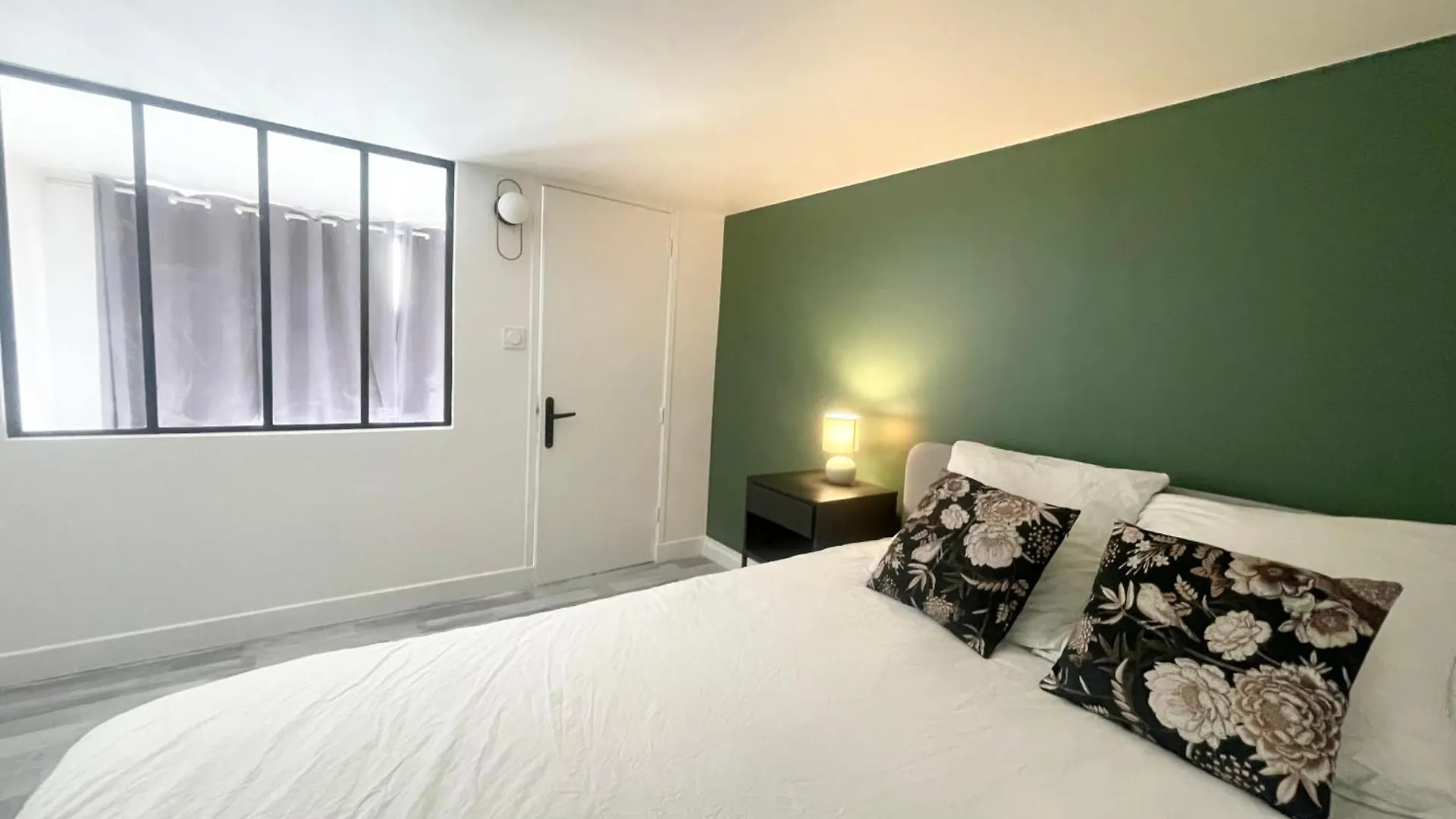 Homely & Charming Parisian Duplex - Near Marais 0*, Paris