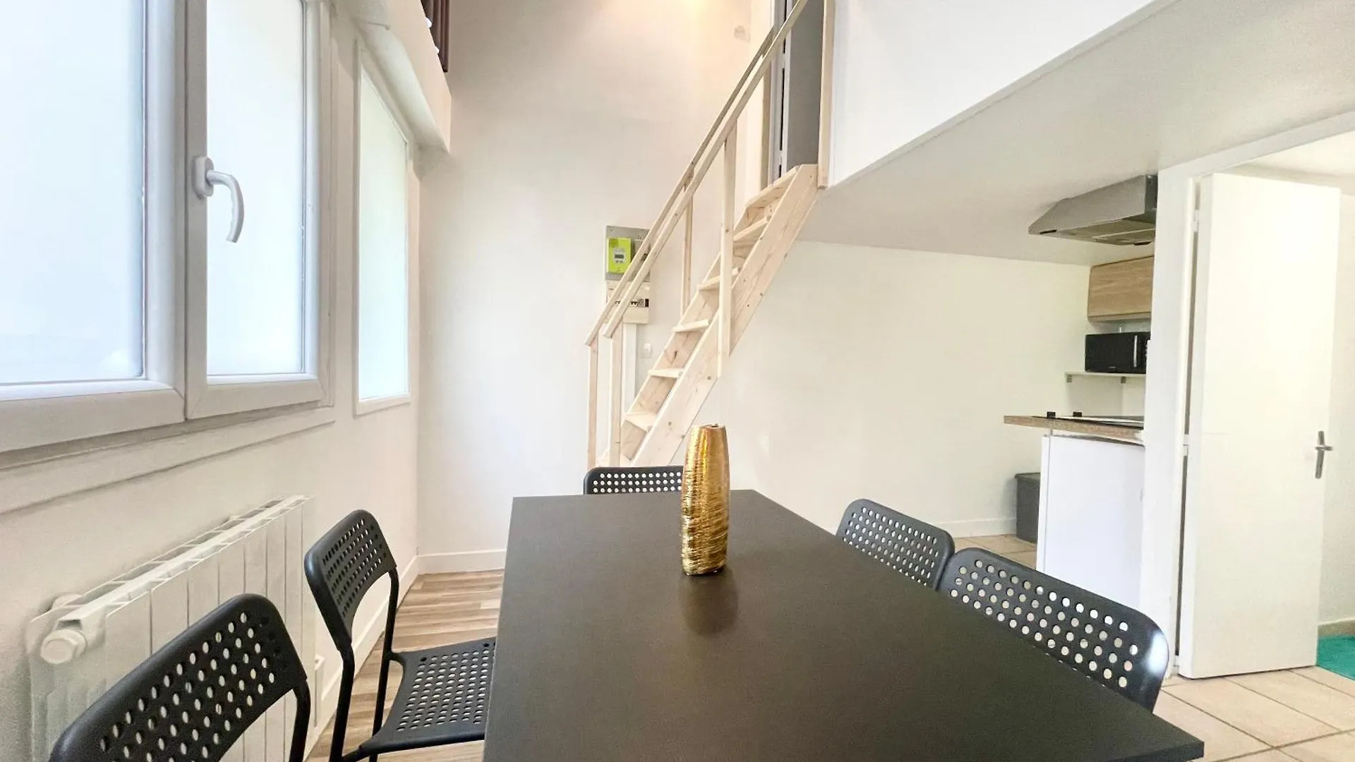 Homely & Charming Parisian Duplex - Near Marais 0*, Paris