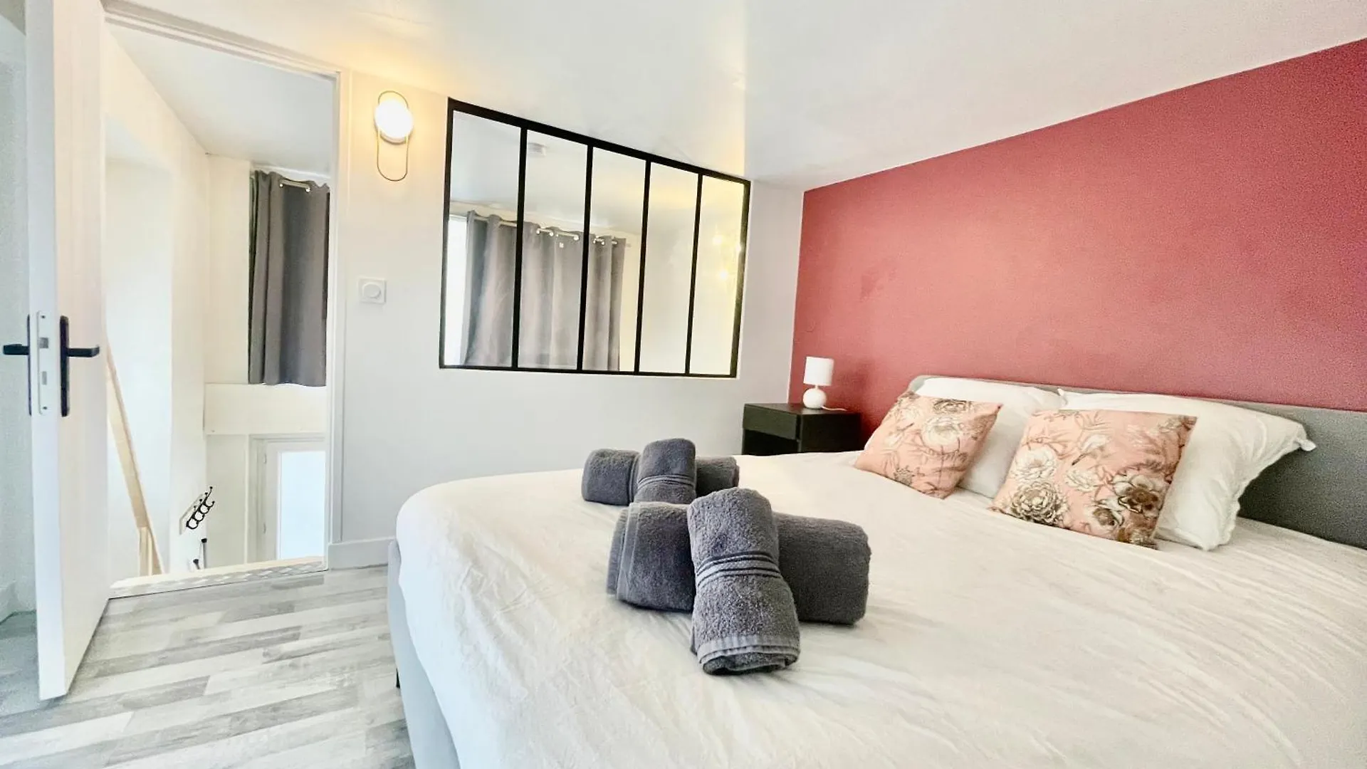 Homely & Charming Parisian Duplex - Near Marais
