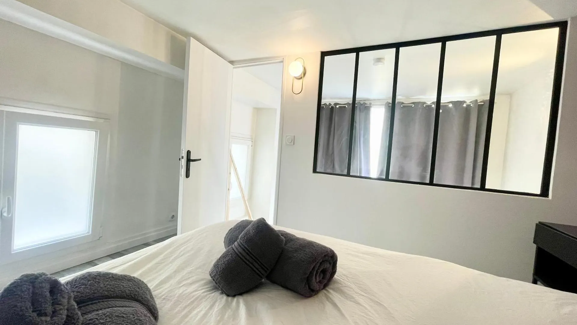Homely & Charming Parisian Duplex - Near Marais Apartment