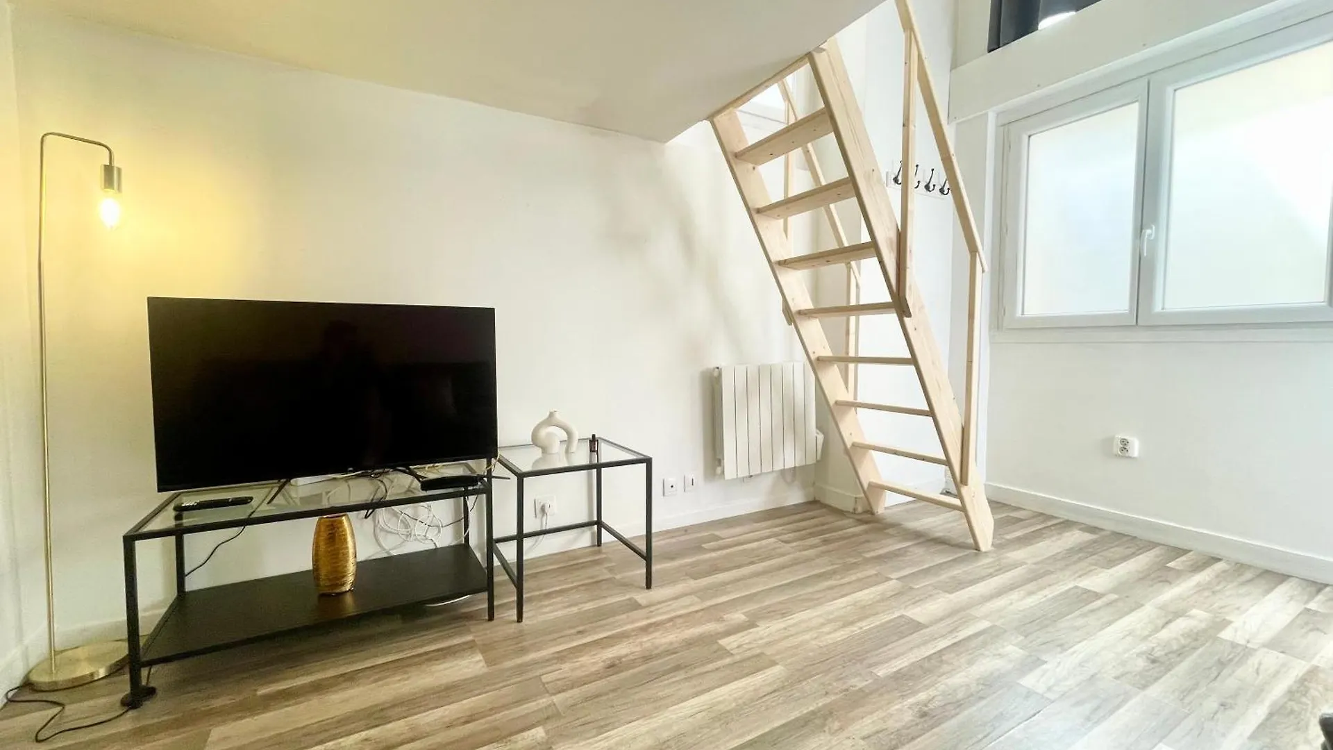 Homely & Charming Parisian Duplex - Near Marais