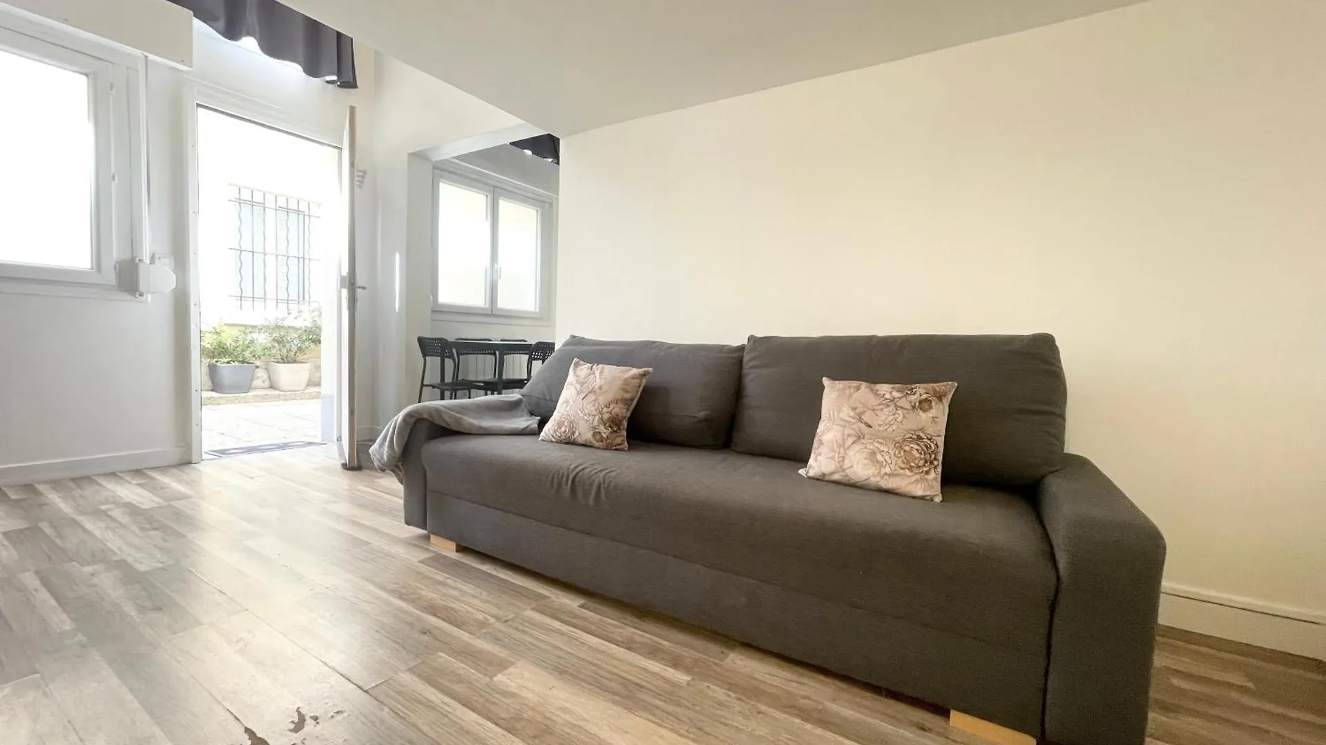 Apartment Homely & Charming Parisian Duplex - Near Marais France
