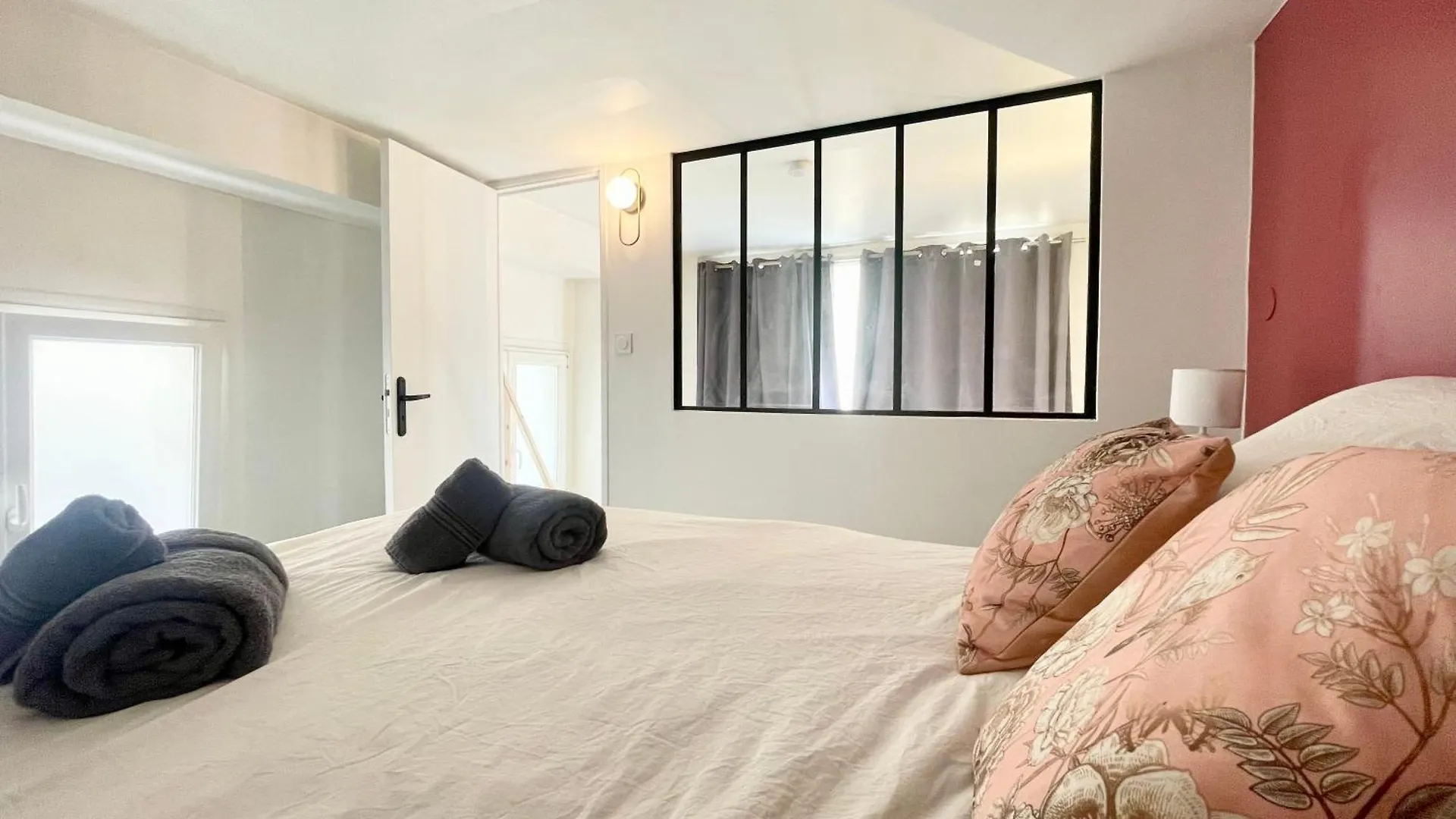 Homely & Charming Parisian Duplex - Near Marais 0*, Paris