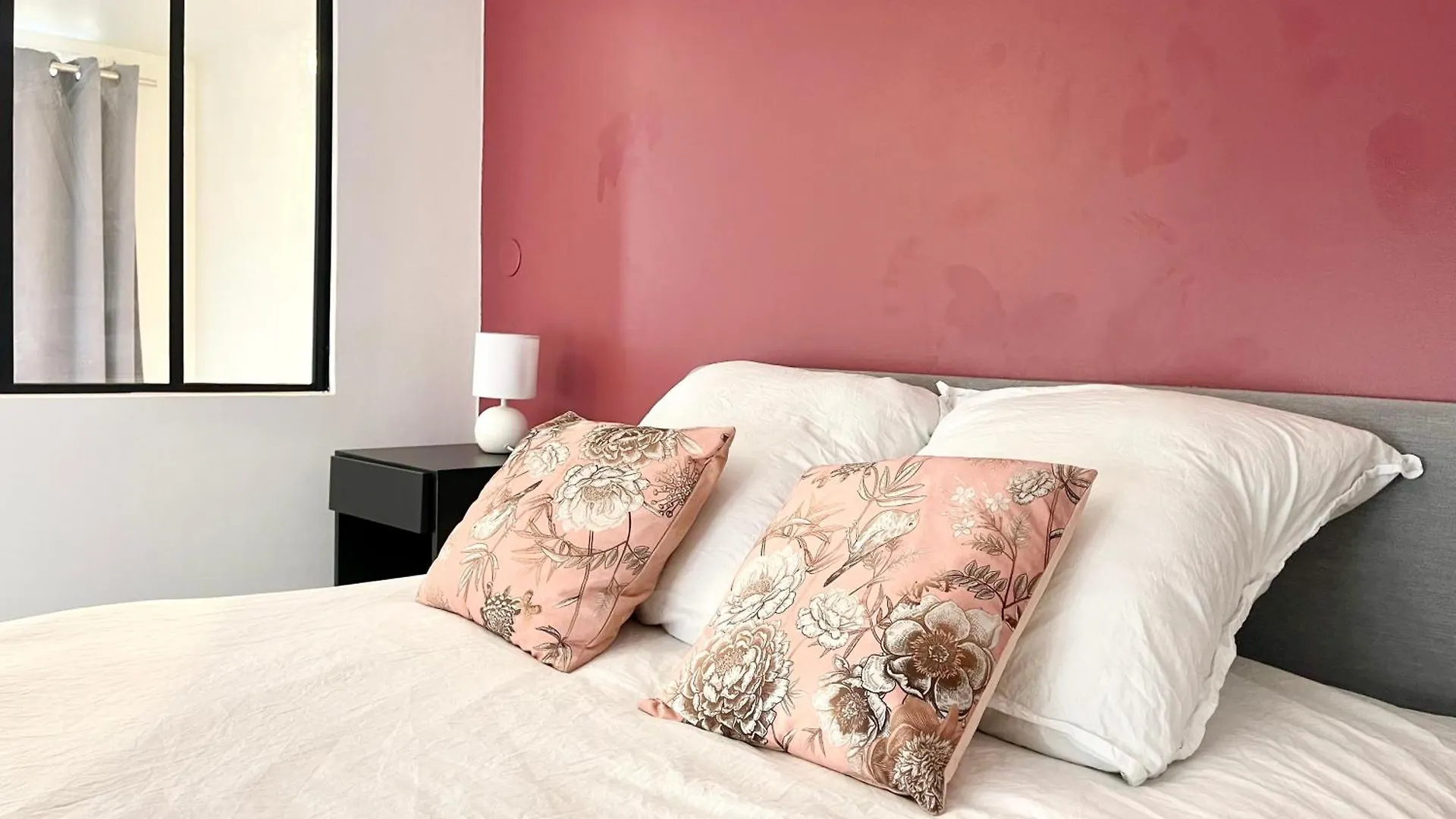 Homely & Charming Parisian Duplex - Near Marais