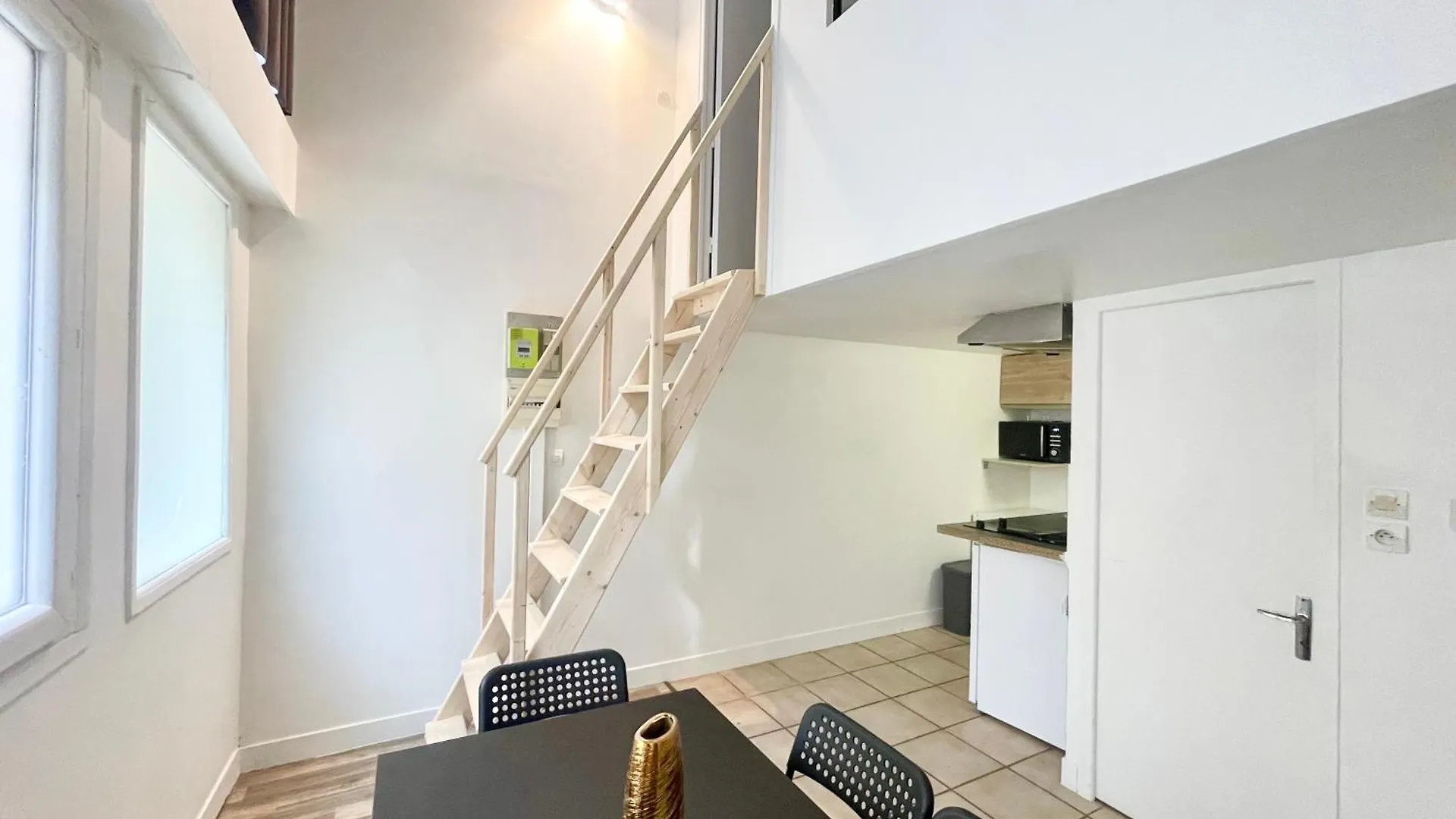 Homely & Charming Parisian Duplex - Near Marais Appartement