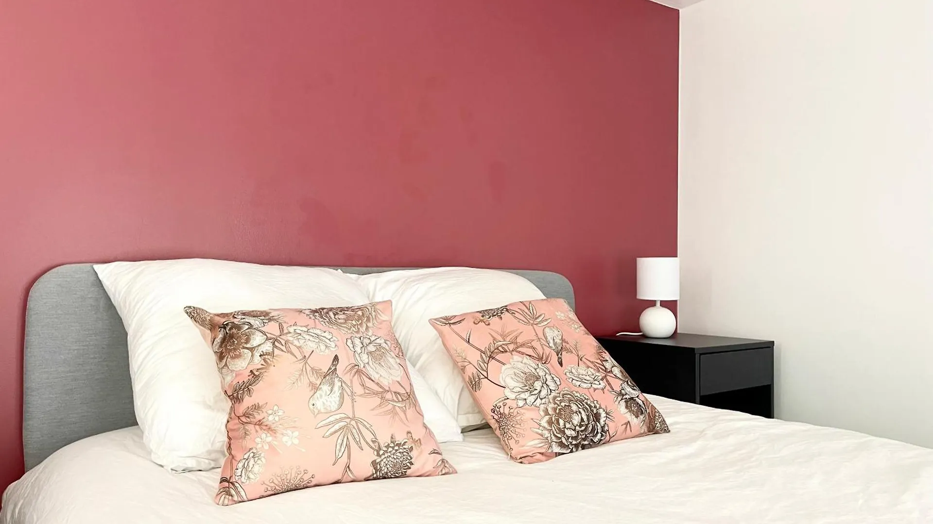 Homely & Charming Parisian Duplex - Near Marais 0*, Parijs Frankrijk