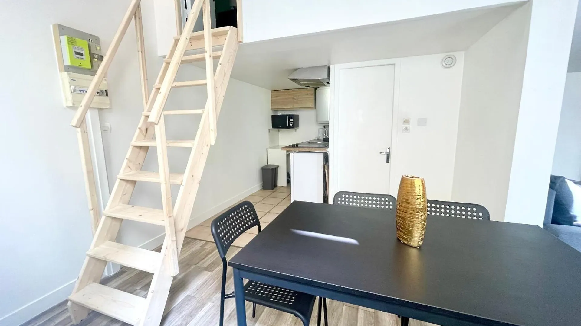 Homely & Charming Parisian Duplex - Near Marais 0*, Paris France